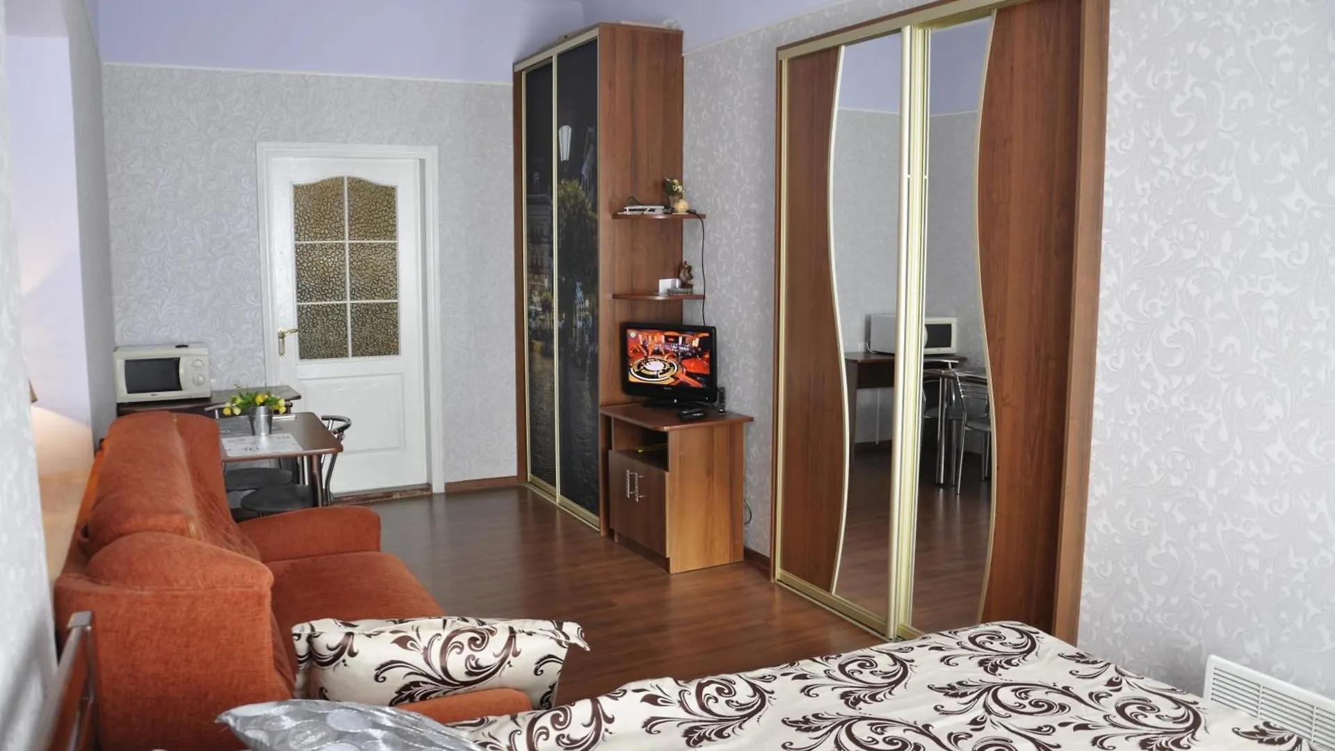 Apartments Near Rynok Square On Staroyevreyska And Fedorova Streets Львов